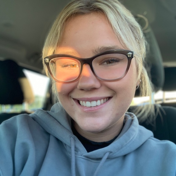 Meet your Posher, Cari - Picture 1 of 1